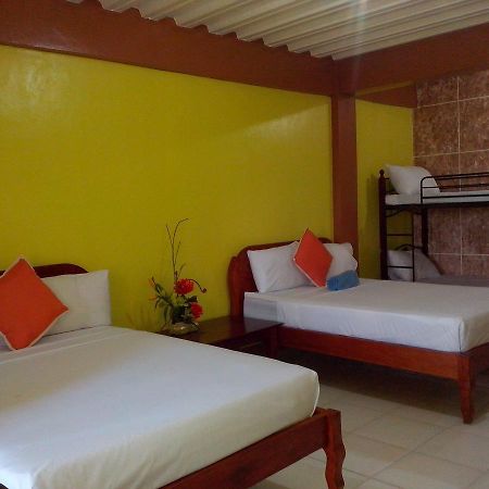 Centillo Travellers Inn Катиклан Екстериор снимка