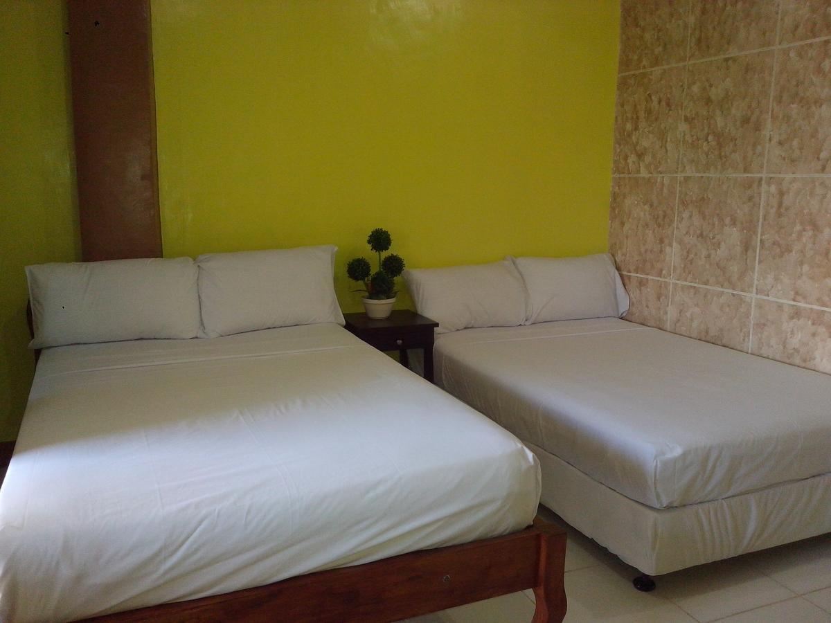 Centillo Travellers Inn Катиклан Екстериор снимка