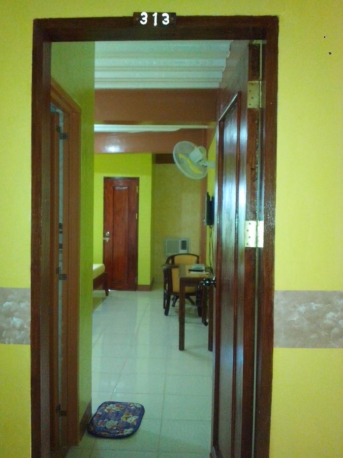 Centillo Travellers Inn Катиклан Екстериор снимка