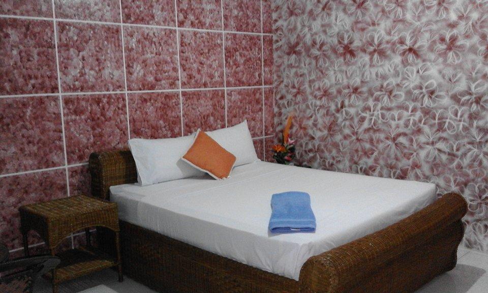 Centillo Travellers Inn Катиклан Екстериор снимка